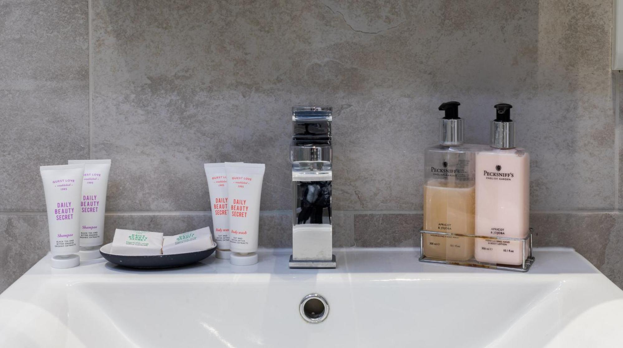 Apartamento Casa Italia Near Kings Road In Chelsea With Wifi & Washing Machine Londres Exterior foto