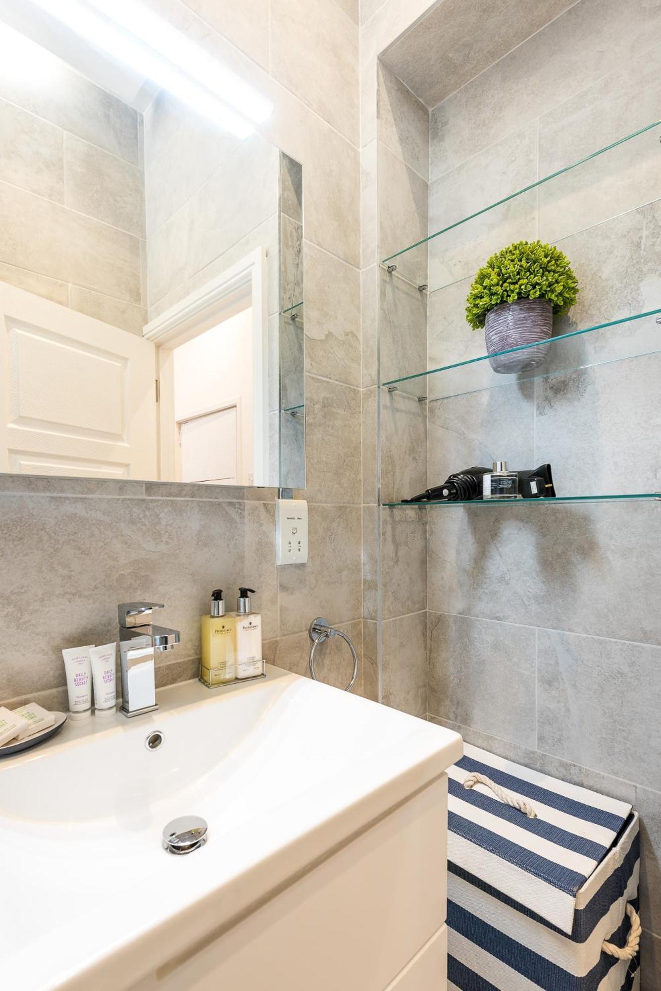 Apartamento Casa Italia Near Kings Road In Chelsea With Wifi & Washing Machine Londres Exterior foto